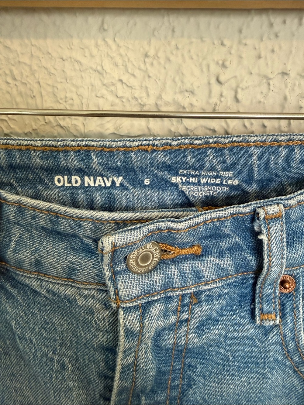 Distressed High Rise Jeans - Picture 3 of 3